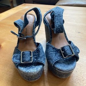 Gap platform wedge sandal for women, size 6, blue and white.